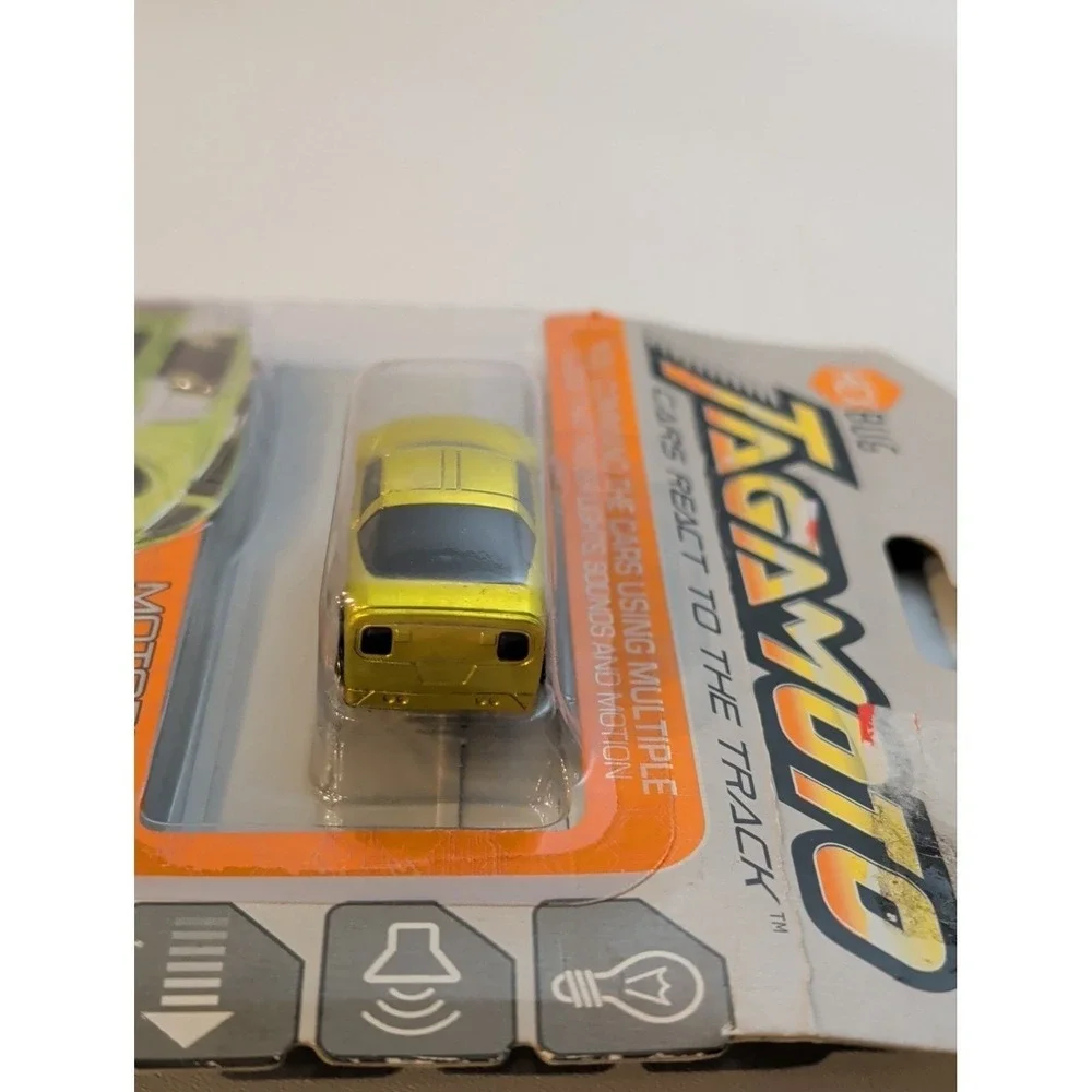 Hexbug Tagamoto Motorized Smart Car Yellow w/ Track Code‎ Piece Lights & Sound